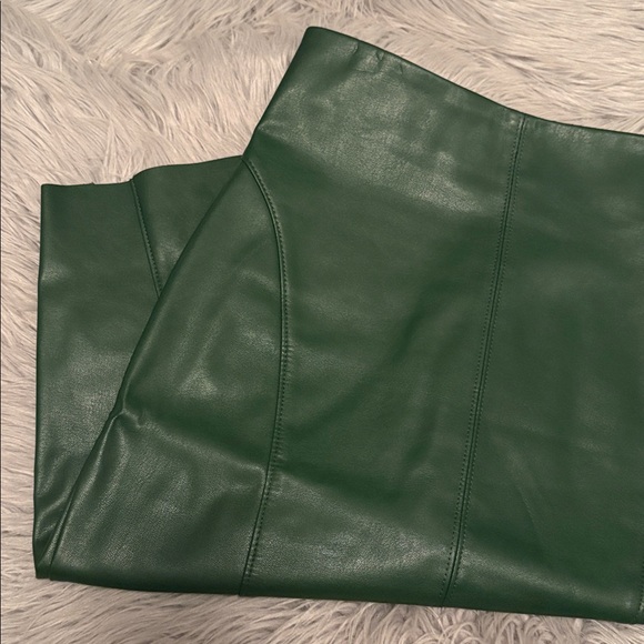 Express High Waisted Green Faux Leather Seamed Pencil Skirt Size 0 - Picture 9 of 12